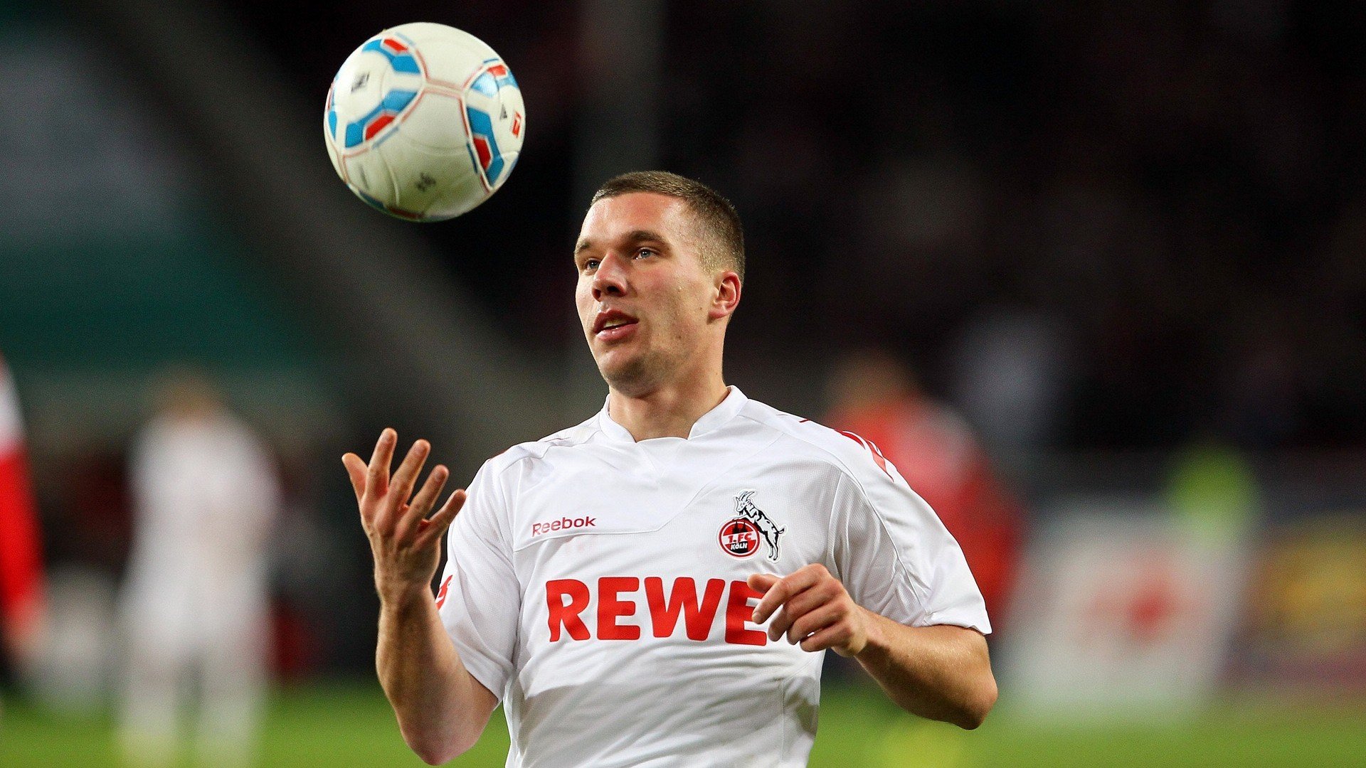 亚眠球员红牌遭罚，或将错过下场比赛，亚眠球衣