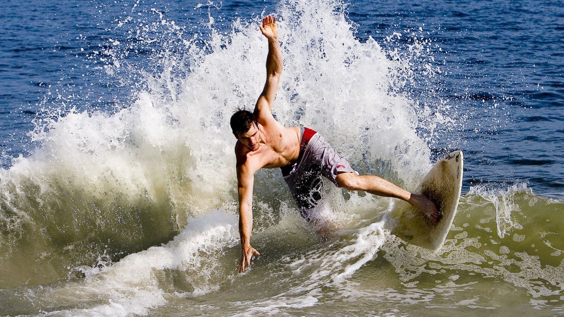 意大利足球比赛现场禁止喊骂，体育风气改良，意大利足球队粗暴吗